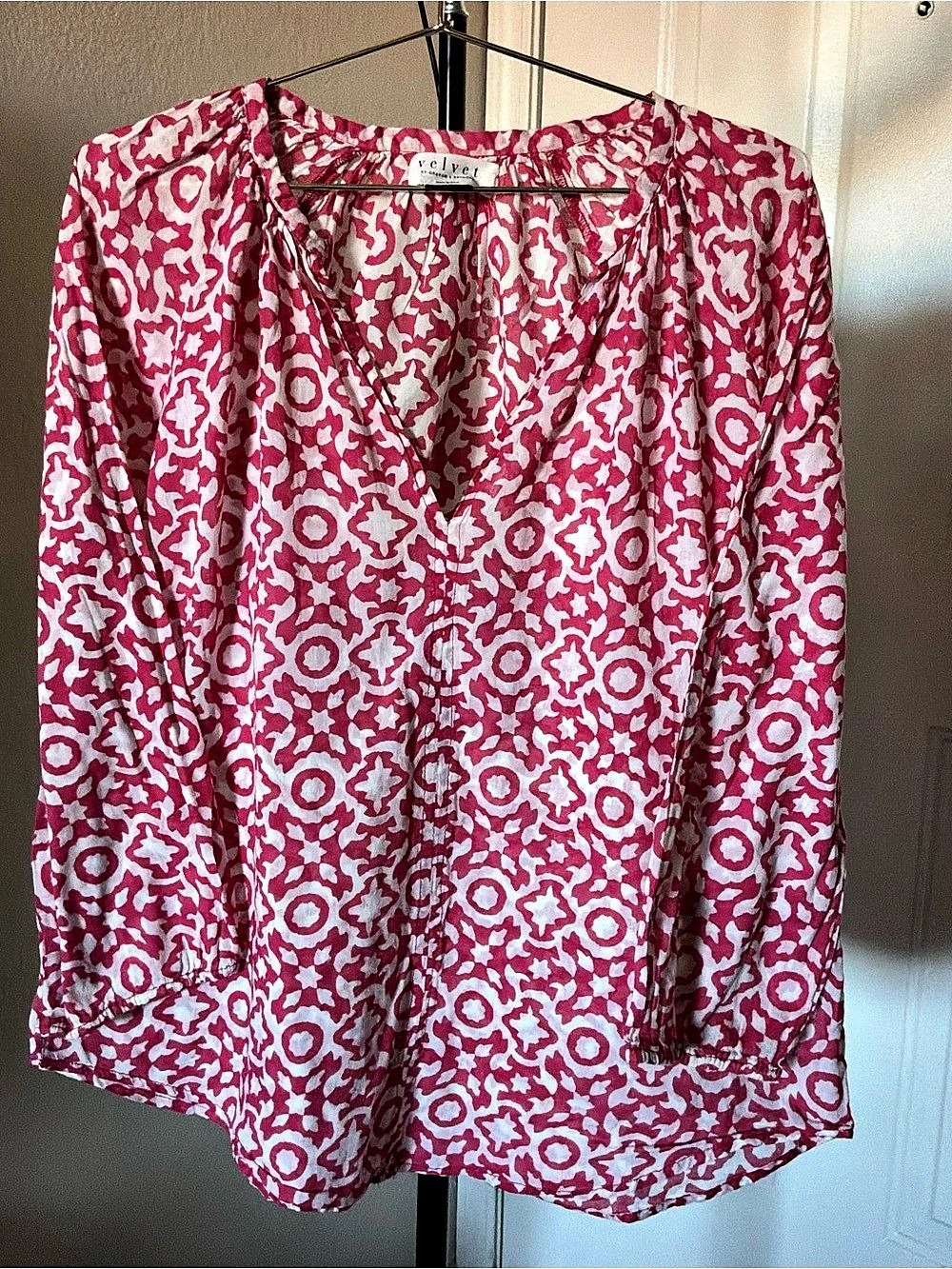 Velvet by Graham & Spencer Abstract Print Blouse in Pink & White
